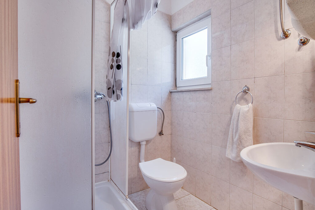 Apartment 4 - Bathroom