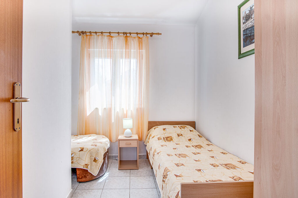 Apartment 5 - Bedroom 2