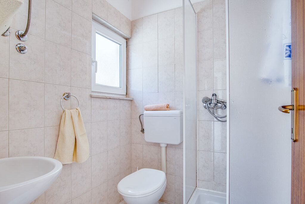 Apartment 5 - Bathroom